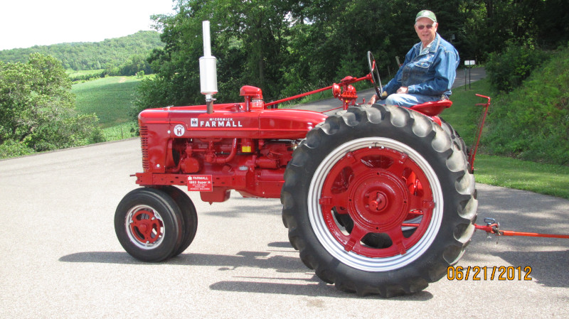 Douglas Fisk wit a Farmall Super H, stage 2.
